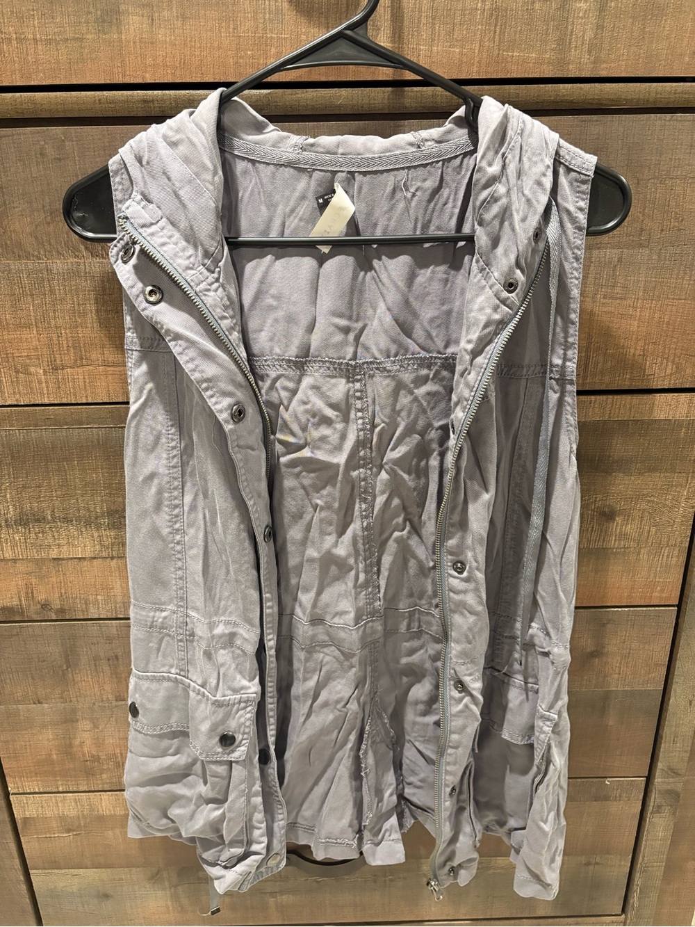 2 Vests Gray & Black